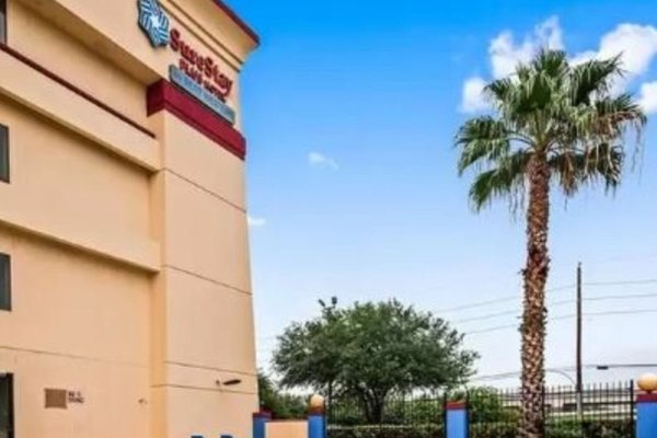 Oyo Townhouse Houston Airport North
