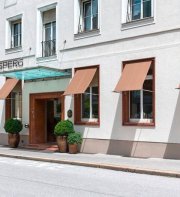 Hotel & Villa Auersperg