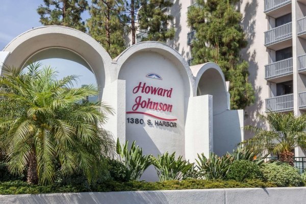 Howard Johnson Anaheim Hotel & Water Playground