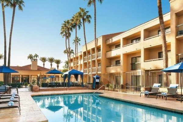Courtyard Phoenix North By Marriott