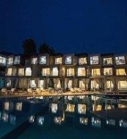 Parotia Waterhouse Hotel