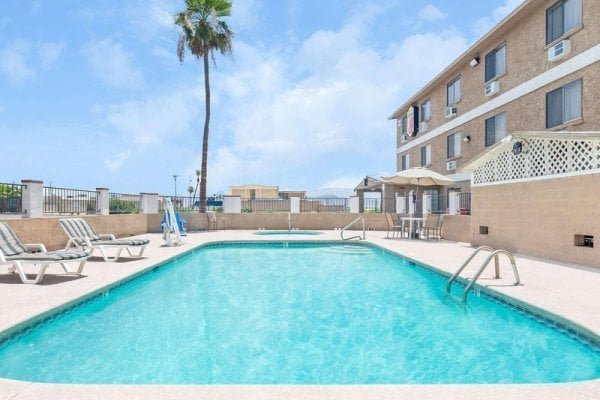 Super 8 by Wyndham Lake Havasu City