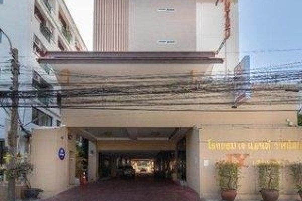 J Place Hotel
