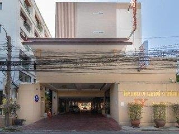 J Place Hotel