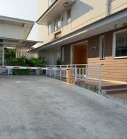 Ruan Plaisoi Apartment