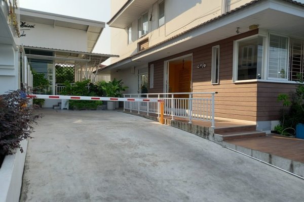 Ruan Plaisoi Apartment
