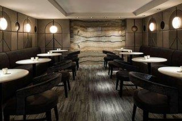 Londonhouse Chicago, Curio Collection By Hilton