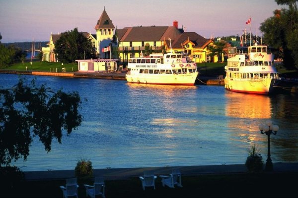 Colonial Resort