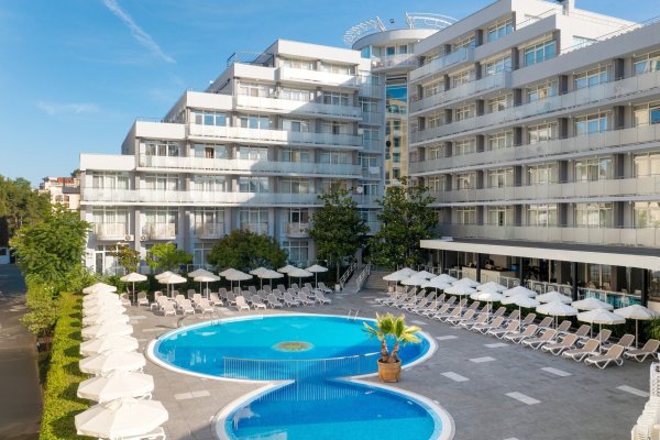 Perla Suneo Club