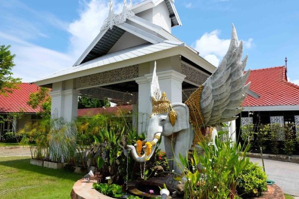 Karinthip Village