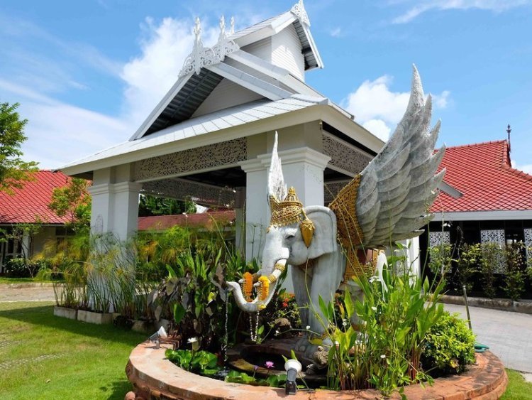 Karinthip Village