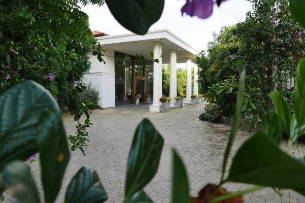 Lagoon Paradise Beach Resort