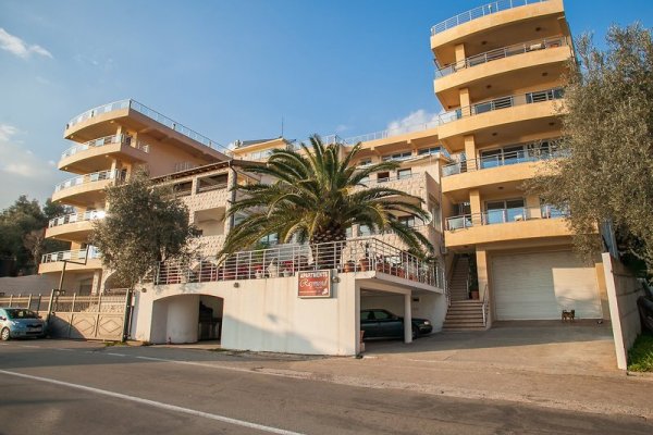 Raymond Apartments