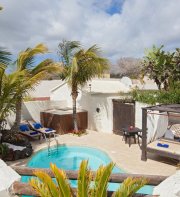 Villa Lily