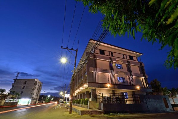 Riverside Hotel