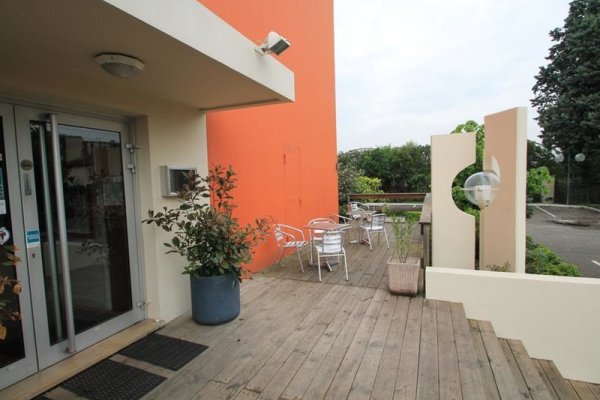 Adonis Lyon Est  Hôtel Artys