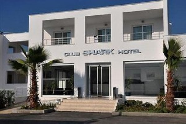 Shark Club Hotel