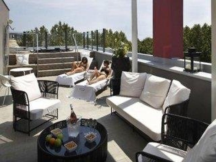 Q Hotel