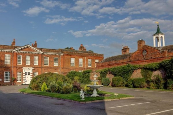 Oyo Baylis House Hotel