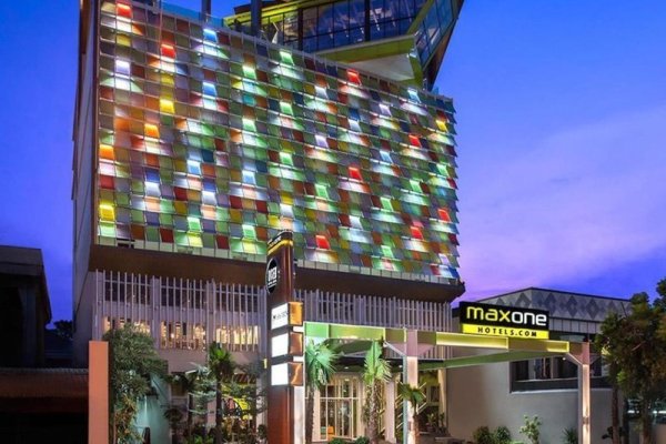 Maxonehotels At Tidar Surabaya