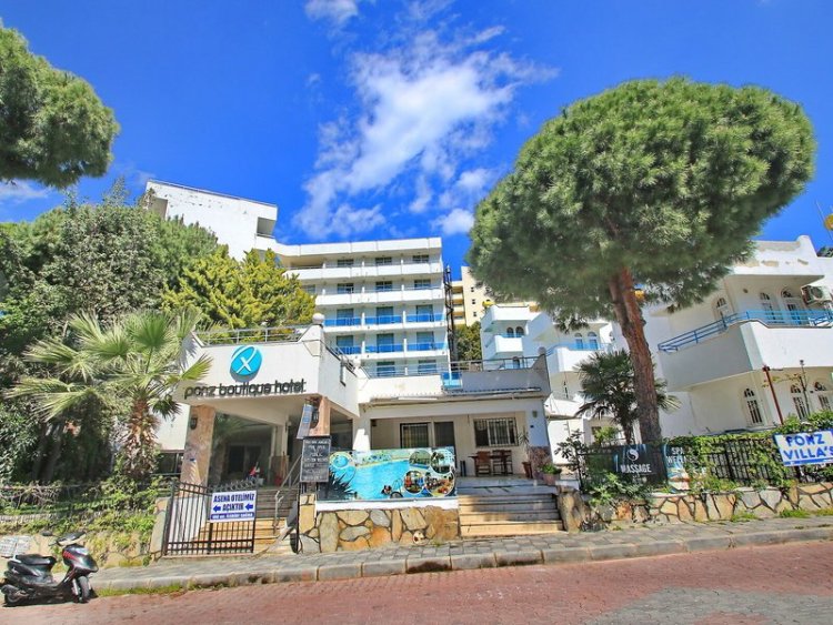 Ponz Hotel