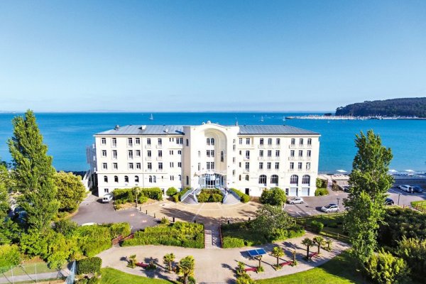Le Grand Hotel De La Mer
