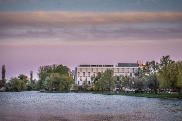 Best Western Plus Lakeside Hotel