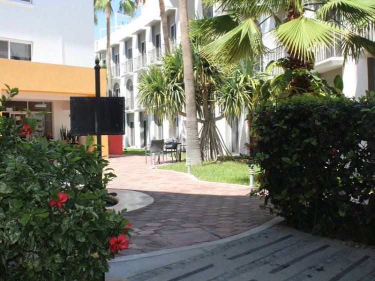 Seven Crown Express & Suites