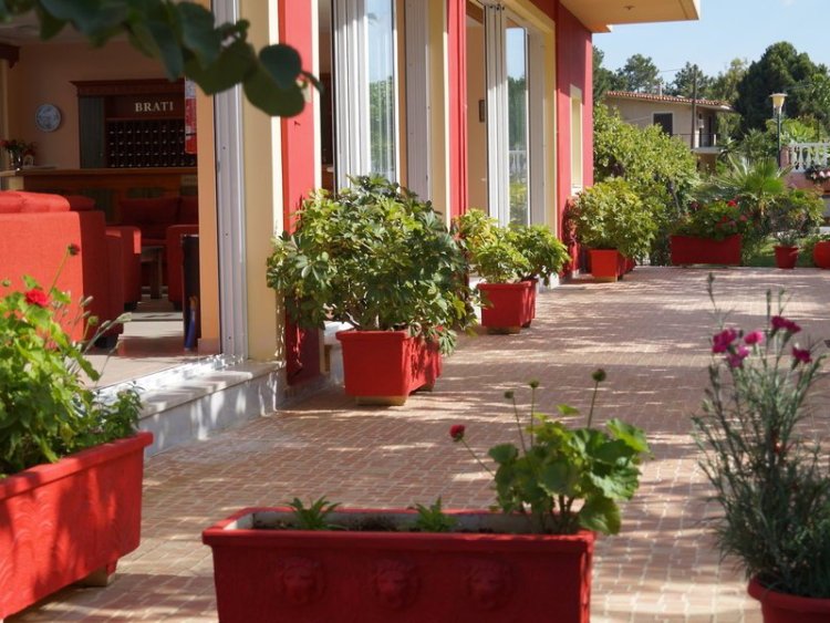 Brati  Arcoudi Hotel