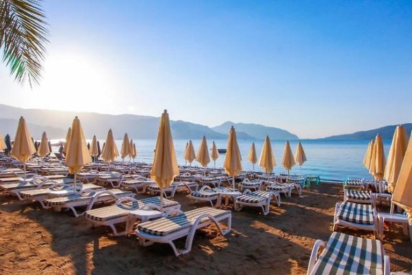 Aurasia Beach Hotel