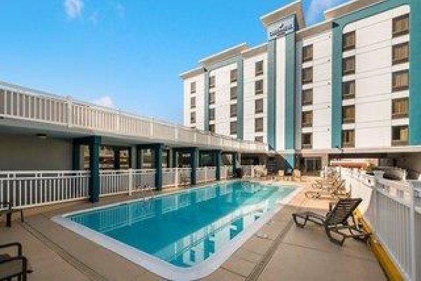Clarion Inn & Suites Virginia Beach
