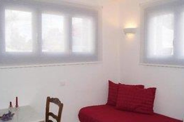 Alexandros Studios & Apartments