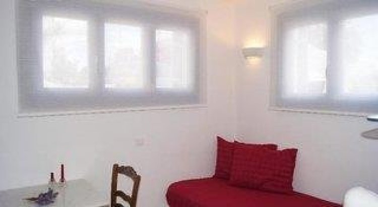 Alexandros Studios & Apartments