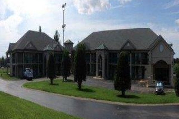 Baymont Inn & Suites Clarksville