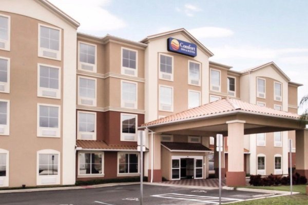 Comfort Inn & Suites Maingate South - Davenport