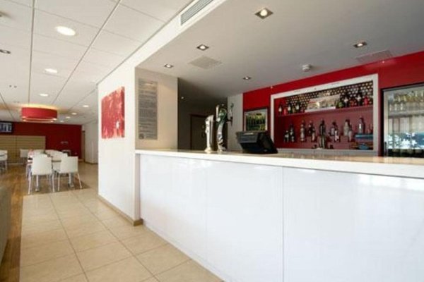 Travelodge Edinburgh Airport Ratho Station