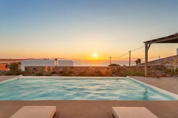 Nikoi Villas