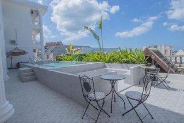 Roomquest The Peak Patong Hill