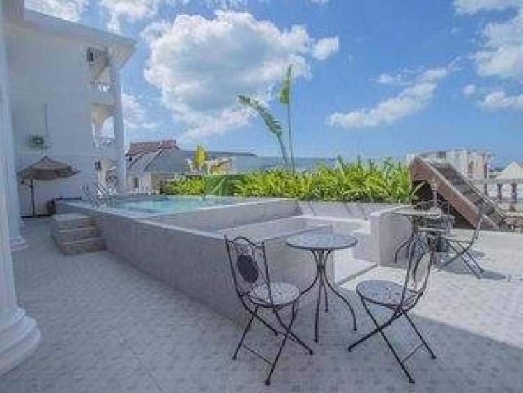 RoomQuest the Peak Patong Hill