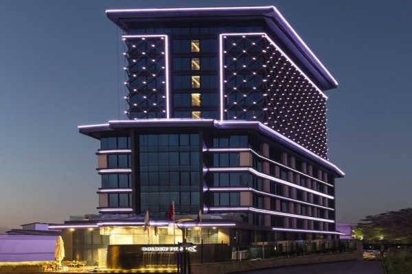 Golden Tulip Istanbul Bayrampasa