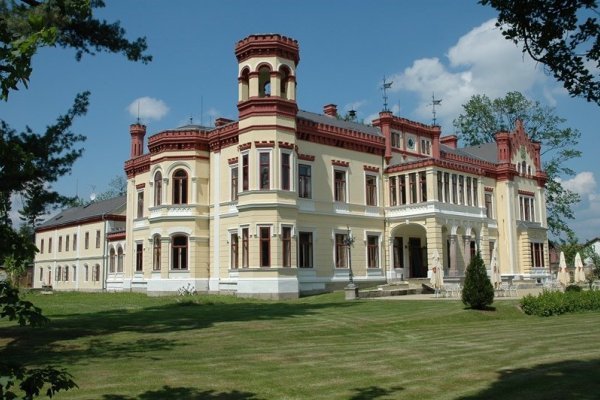 Schlosshotel Mostov