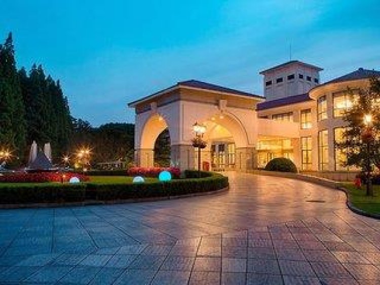 Hong Qiao State Guest