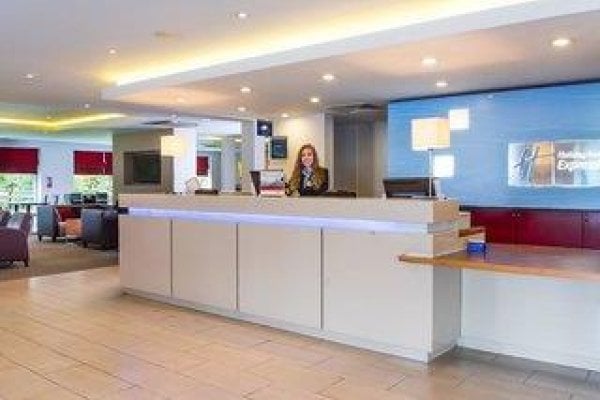 Holiday Inn Express Swindon  West M4, Jct 16