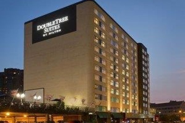 Doubletree Suites By Hilton Minneapolis