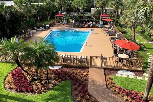 Red Roof Plus & Suites Naples