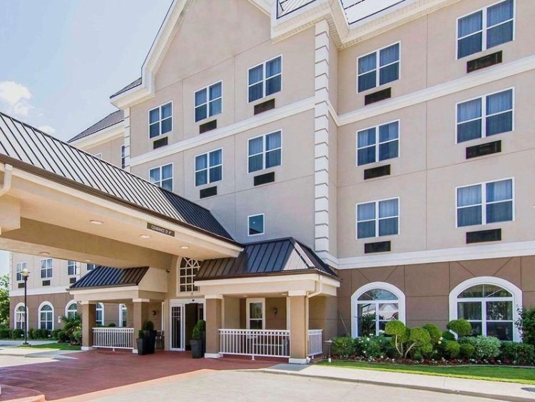 Quality Inn & Suites I-35 E/Walnut Hill