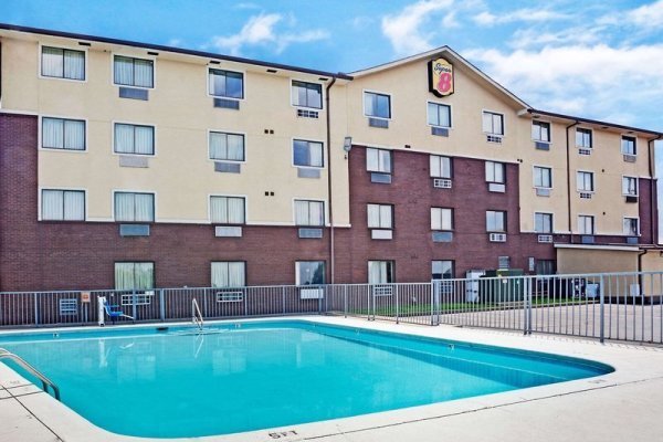 Super 8 Nashville - Downtown Opryland Area