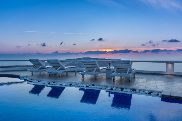 Athermi Suites