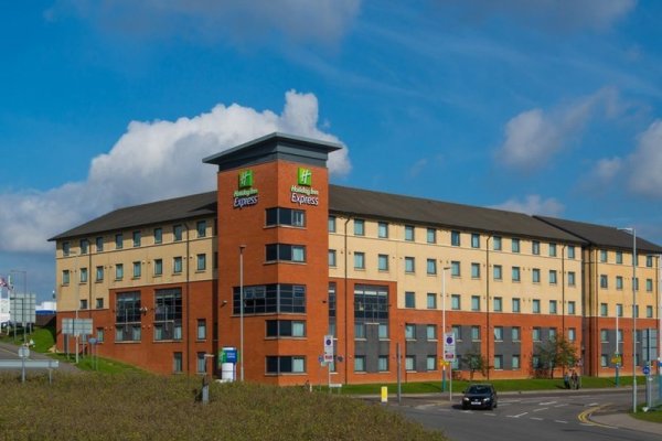 Holiday Inn Express London  Luton Airport