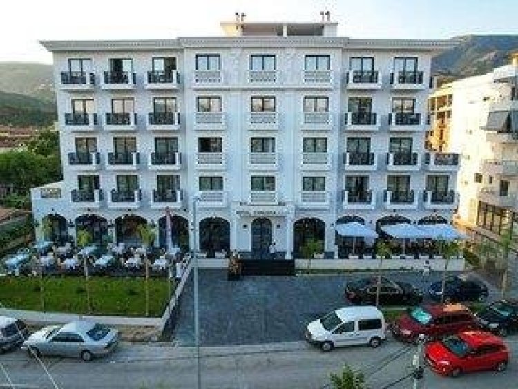 Chimaera Hotel